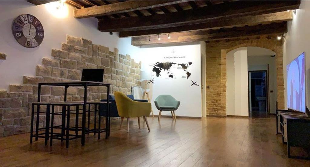 L'Antica Falconeria Jesi Exteriör bild